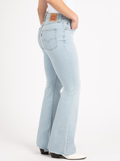 Shop Women's Flare Jeans in Canada