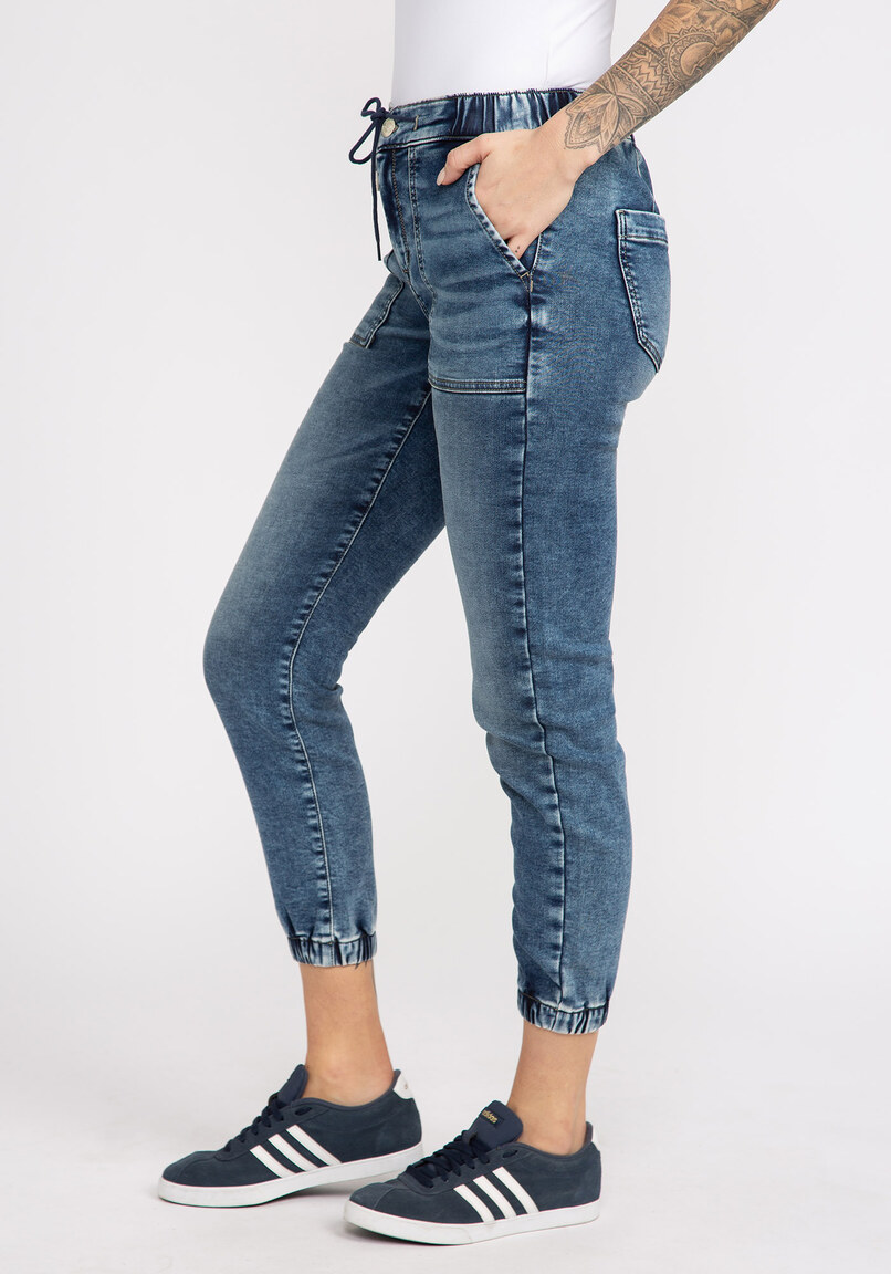 No Boundaries Super High-Rise Slim Straight Jeans (Size 9