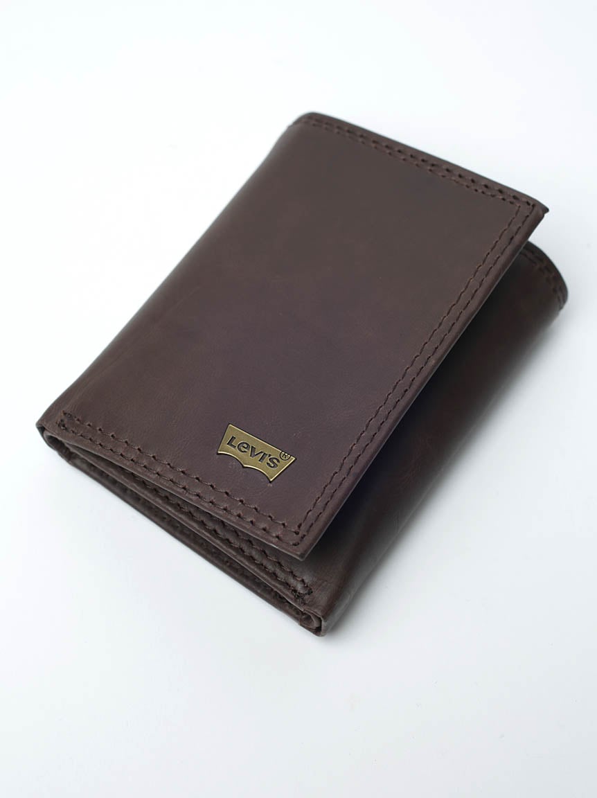 extra capacity trifold wallet