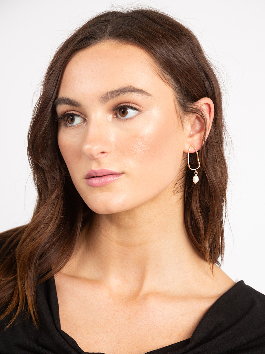 organic shape pearl earring