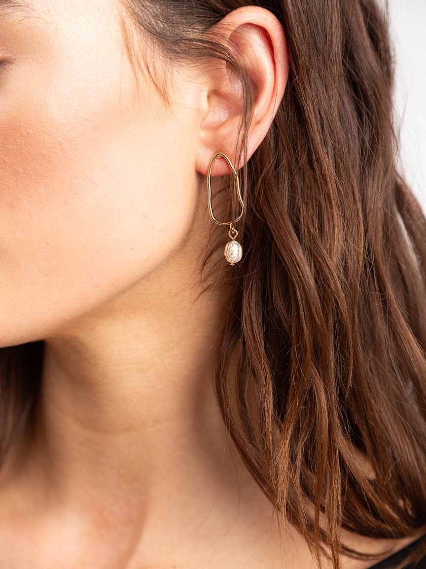 organic shape pearl earring